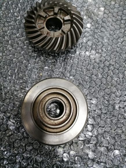 б/у Suzuki DF150-175 комплект шестерен  57300-96810-000