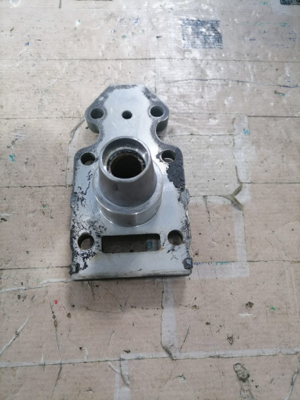б/у Yamaha 9.9-15 основание помпы 63V-45331-00-CA