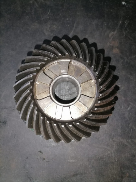 б/у Yamaha F80-100 шестерня заднего хода 67F-45571-00-00