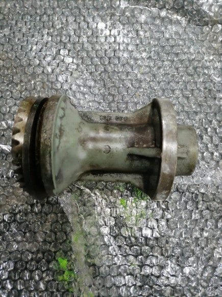 б/у Yamaha F100 шестерня заднего хода, корпус подшипника в сборе 67F-45571-00-00,67F-45331-00-94 б/у Yamaha F100 шестерня заднего хода, корпус подшипника в сборе 67F-45571-00-00,67F-45331-00-94