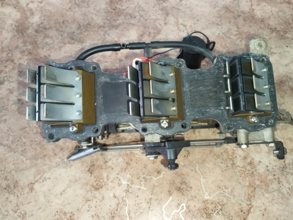 Б/у комплект карбюраторов Yamaha 75-90 6H1-14301-08-00 Б/у комплект карбюраторов Yamaha 75-90 6H1-14301-08-00