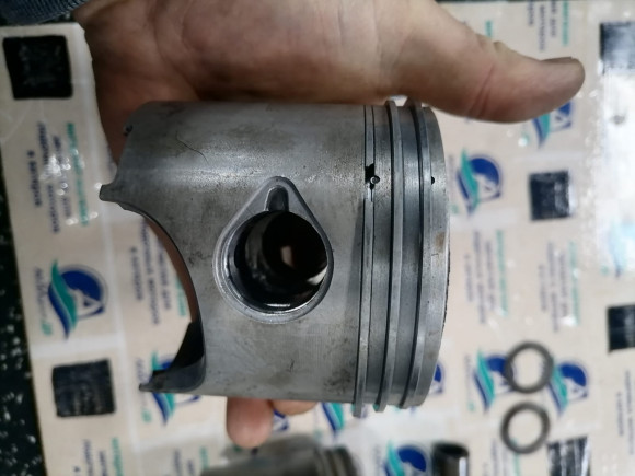 б/у Tohatsu MD70-90 поршень с кольцами 3T9-00001-0 б/у Tohatsu MD70-90 поршень с кольцами 3T9-00001-0