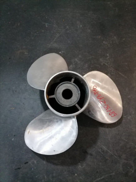 б/у Honda 150-225 винт стальной 14 1/4x17 (362x432мм) (58130-ZY3-T10) б/у Honda 150-225 винт стальной 14 1/4x17 (362x432мм) (58130-ZY3-T10)