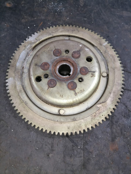 б/у Suzuki DT115-140 маховик 32102-94600-000 б/у Suzuki DT115-140 маховик 32102-94600-000