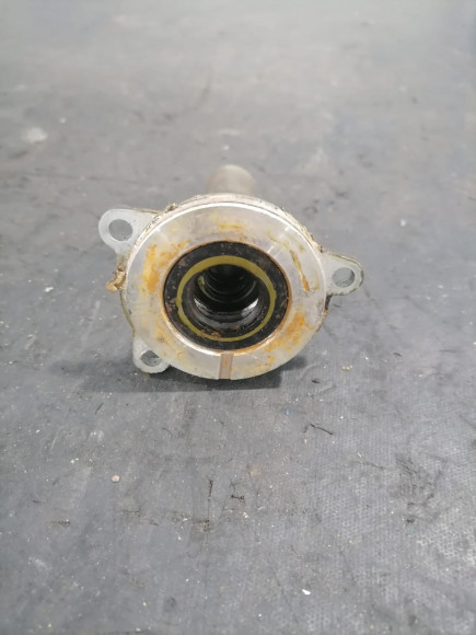 б/у Yamaha 9.9D-15 корпус сальника коленчатого вала 682-15396-04-CA б/у Yamaha 9.9D-15 корпус сальника коленчатого вала 682-15396-04-CA