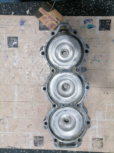 б/у Yamaha 60-70 головка блока цилиндров 6H3-11111-01-1S б/у Yamaha 60-70 головка блока цилиндров 6H3-11111-01-1S