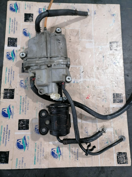 б/у Suzuki DF90-140 сепаратор топливного пара 15600-90J00-000 б/у Suzuki DF90-140 сепаратор топливного пара 15600-90J00-000