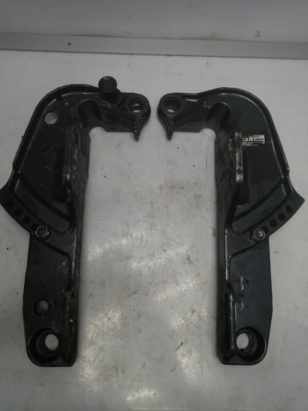 б/у Yamaha F25A струбцина подвески левая 65W-43111-10-4D