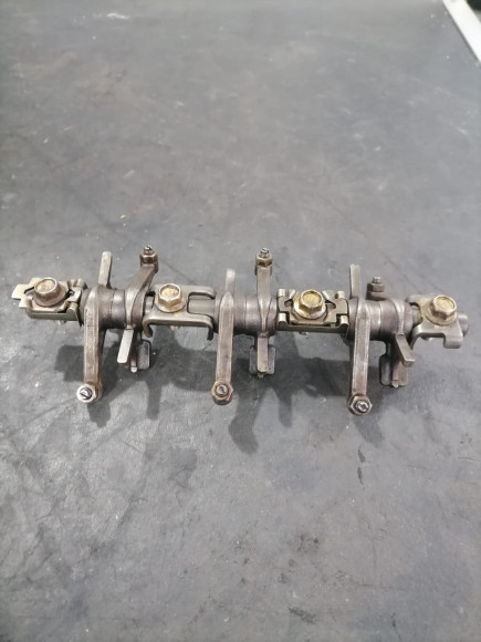 б/у Yamaha F30-40 коромысло клапана в сборе 65W-12151-00-00,67C-12146-00-00