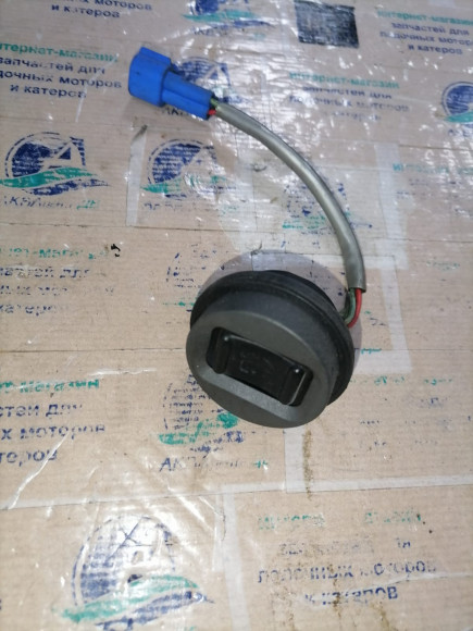 б/у Yamaha F30-115 кнопка электрогидравлики 63D-82563-10-00 б/у Yamaha F30-115 кнопка электрогидравлики 63D-82563-10-00