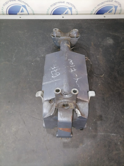 б/у Yamaha F80-100 поворотный кронштейн в сборе 67F-42510-11-8D,6D8-43311-00-8D
