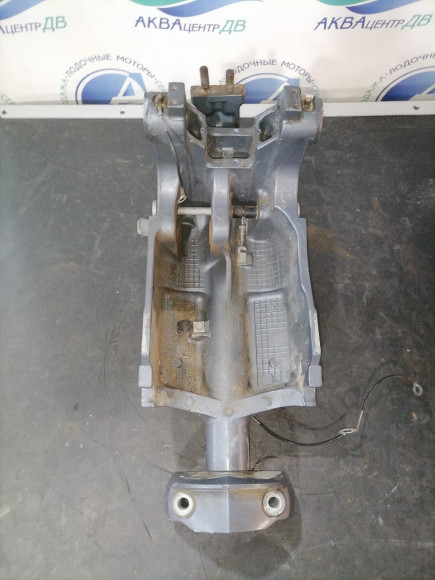 б/у Yamaha F80-100 поворотный кронштейн в сборе 67F-42510-11-8D,6D8-43311-00-8D