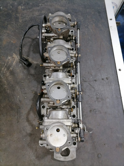б/у Suzuki DT140 карбюраторы в сборе 13201-946B4-000, 13202-946B4-000, 13203-946B4-000, 13204-946B4-000