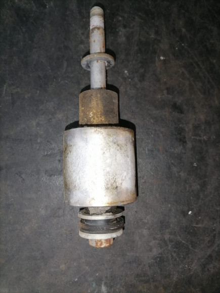 б/у Yamaha F80-100 подушка крепления двигателя 67F-44555-00-94