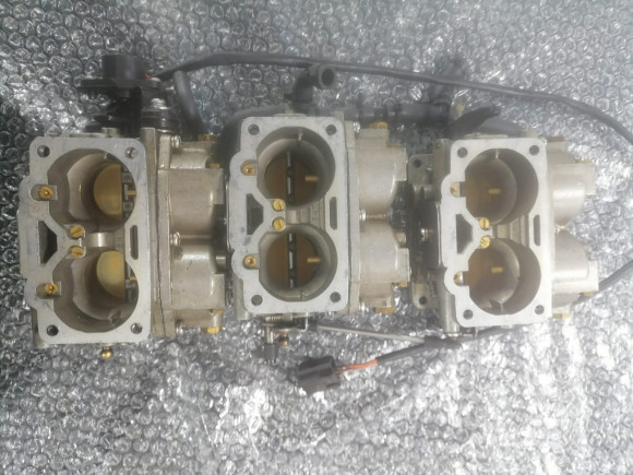 б/у Yamaha 225 карбюраторы в сборе 6R5-14301-01-00,6R5-14302-01-00,6R5-14303-01-00 Диффузор 34