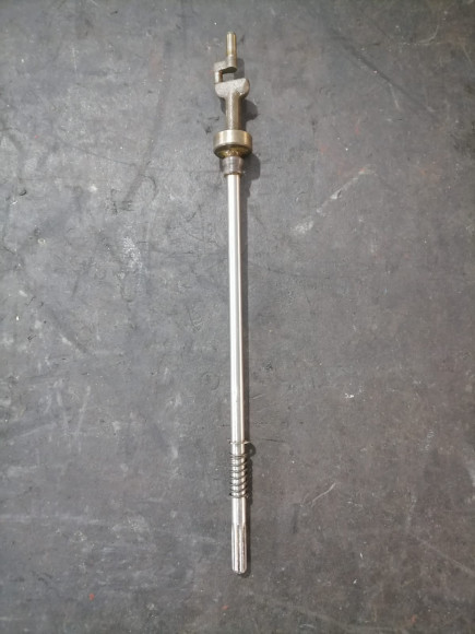 б/у Yamaha 115-140 ось механизма включения хода 6E5-44150-01-00 б/у Yamaha 115-140 ось механизма включения хода 6E5-44150-01-00
