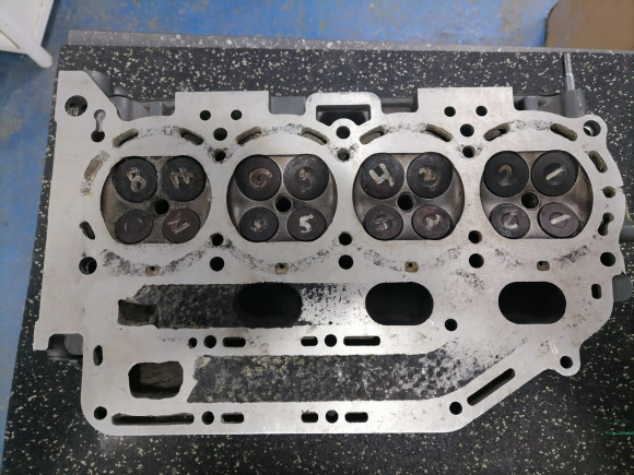 б/у Suzuki DF90-140 головка блока цилиндров 11100-90J01-000 б/у Suzuki DF90-140 головка блока цилиндров 11100-90J01-000
