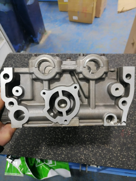 б/у Suzuki DF90-140 головка блока цилиндров 11100-90J01-000 б/у Suzuki DF90-140 головка блока цилиндров 11100-90J01-000