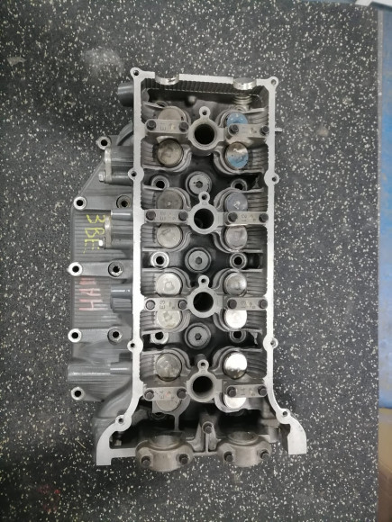 б/у Suzuki DF90-140 головка блока цилиндров 11100-90J01-000 б/у Suzuki DF90-140 головка блока цилиндров 11100-90J01-000