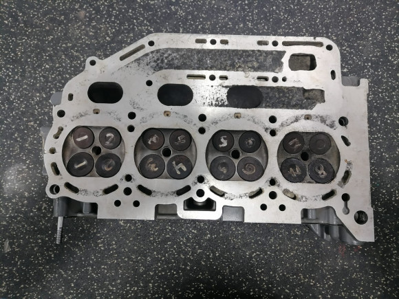 б/у Suzuki DF90-140 головка блока цилиндров 11100-90J01-000 б/у Suzuki DF90-140 головка блока цилиндров 11100-90J01-000