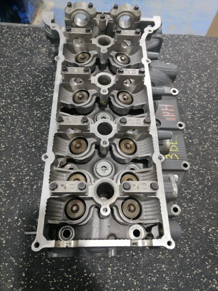б/у Suzuki DF90-140 головка блока цилиндров 11100-90J01-000 б/у Suzuki DF90-140 головка блока цилиндров 11100-90J01-000