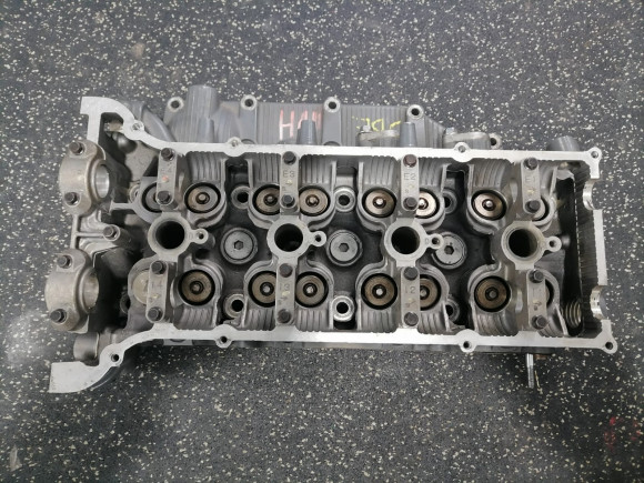 б/у Suzuki DF90-140 головка блока цилиндров 11100-90J01-000 б/у Suzuki DF90-140 головка блока цилиндров 11100-90J01-000