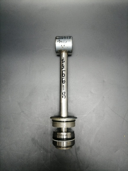 б/у Yamaha 50-90 шток гидравлики в сборе с гайкой 6H1-43810