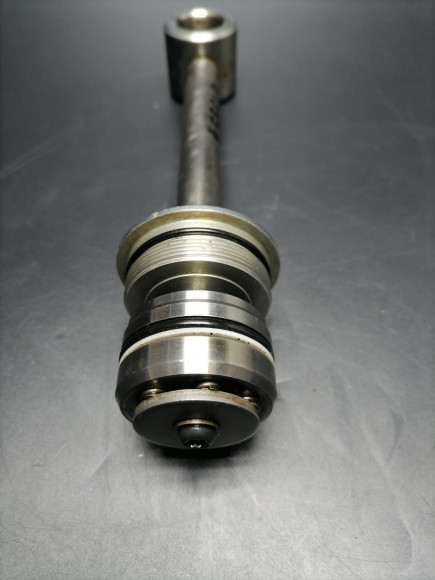 б/у Yamaha 50-90 шток гидравлики в сборе с гайкой 6H1-43810