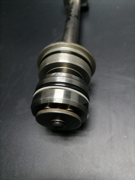 б/у Yamaha 50-90 шток гидравлики в сборе с гайкой 6H1-43810
