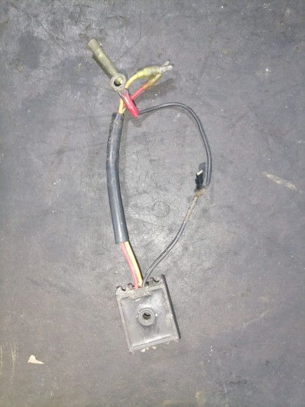 б/у Suzuki DT 75-85 выпрямитель 32800-95D01-000 б/у Suzuki DT 75-85 выпрямитель 32800-95D01-000