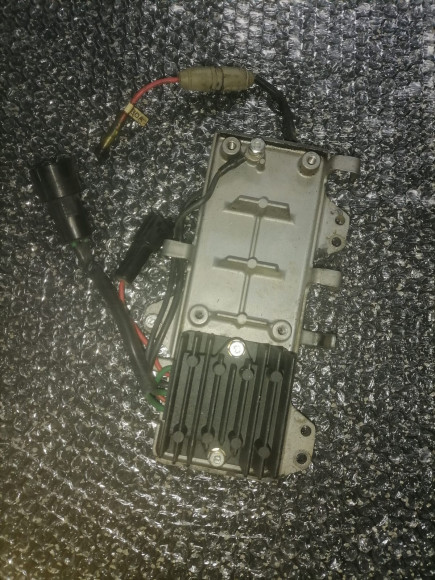 б/у Yamaha 115-225 регулятор напряжения 6R3-81960-10-00 б/у Yamaha 115-225 регулятор напряжения 6R3-81960-10-00
