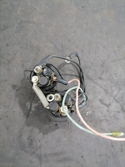 б/у Suzuki DF40-140 ,DT60-200 реле гидроподъема 38410-94551-000 б/у Suzuki DF40-140 ,DT60-200 реле гидроподъема 38410-94551-000