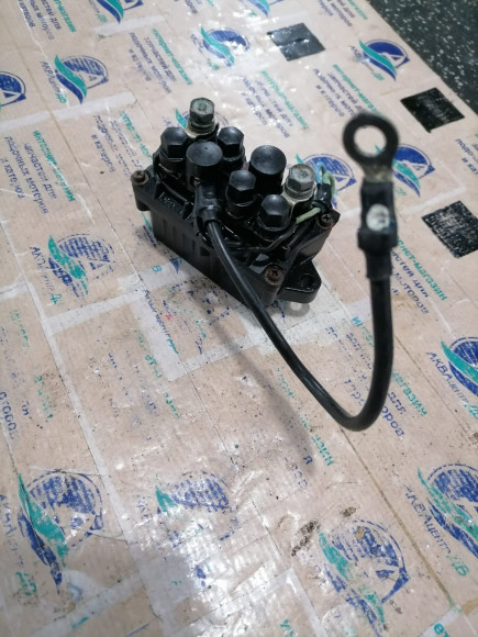 б/у Yamaha F30-300 реле гидравлики 63P-81950-00-00 б/у Yamaha F30-300 реле гидравлики 63P-81950-00-00