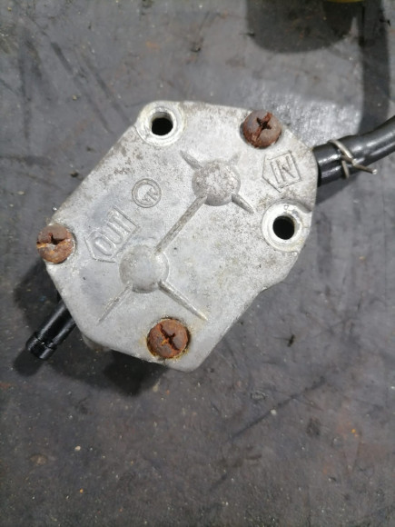 б/у Yamaha 20-90 топливный насос 692-24410-00-00 б/у Yamaha 20-90 топливный насос 692-24410-00-00