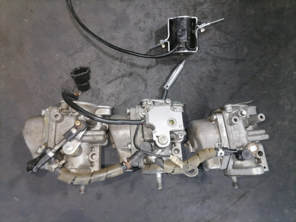 б/у Suzuki DT 75-85 карбюраторы в сборе 13201-956B0-000,13202-956H0-000,13203-956H0-000