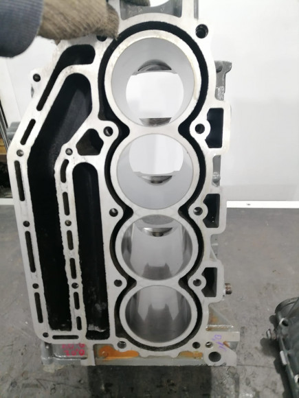 б/у Suzuki DF115-140 блок цилиндров с поршнями (комплект) 11300-92J00-000,12111-92J00-000