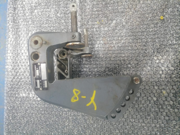б/у Yamaha 6-8 струбцины 6M8-G3111-02-4D, 6M8-G3112-01-4D