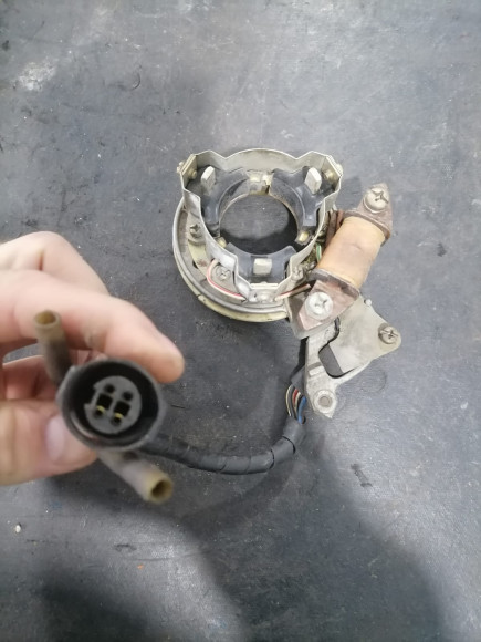 б/у Yamaha 40-50 основание с катушкой зажигания 6H4-85510-F0-00,6H4-85520-00-00