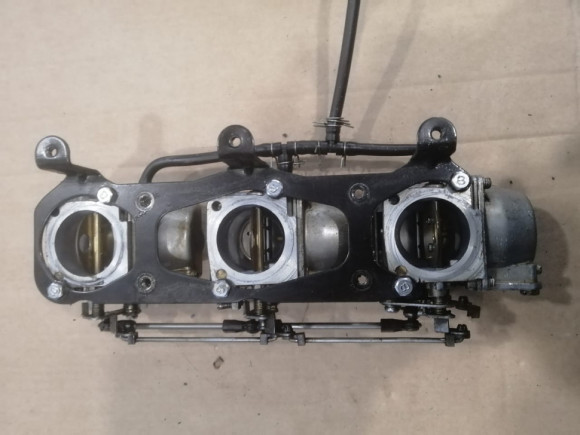 б/у Yamaha 90 карбюраторы в сборе 6H1-14301-14-00,6H1-14303-15-00,6H1-14303-14-00 б/у Yamaha 90 карбюраторы в сборе 6H1-14301-14-00,6H1-14303-15-00,6H1-14303-14-00