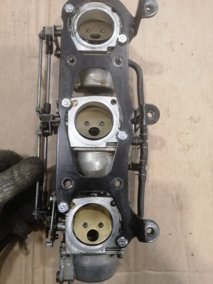 б/у Yamaha 90 карбюраторы в сборе 6H1-14301-14-00,6H1-14303-15-00,6H1-14303-14-00 б/у Yamaha 90 карбюраторы в сборе 6H1-14301-14-00,6H1-14303-15-00,6H1-14303-14-00