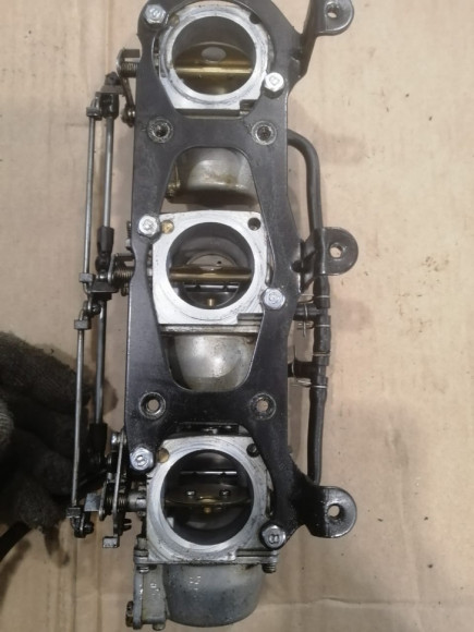б/у Yamaha 90 карбюраторы в сборе 6H1-14301-14-00,6H1-14303-15-00,6H1-14303-14-00 б/у Yamaha 90 карбюраторы в сборе 6H1-14301-14-00,6H1-14303-15-00,6H1-14303-14-00