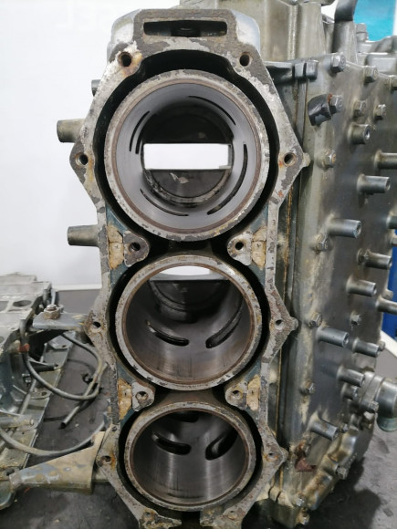 б/у Yamaha 150-200 блок цилиндров 64F-15100-00-94