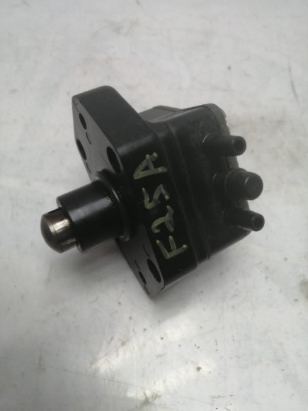б/у Yamaha F25A топливный насос 62Y-24410-04-00 б/у Yamaha F25A топливный насос 62Y-24410-04-00