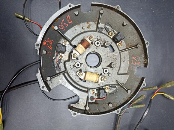 б/у Suzuki DT50,55,65 основание с катушками в сборе 32120-94720-000, 32140-94700-000, 11411-9471 б/у Suzuki DT50,55,65 основание с катушками в сборе 32120-94720-000, 32140-94700-000, 11411-9471