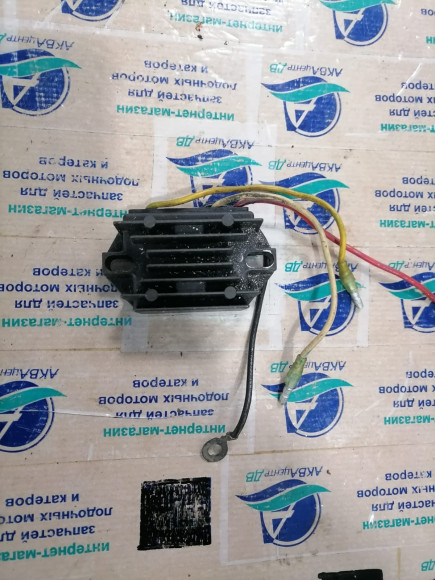 б/у Tohatsu 40-70 регулятор напряжения 3B7-76065-5 б/у Tohatsu 40-70 регулятор напряжения 3B7-76065-5
