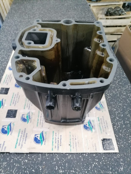 б/у Suzuki DF90-140 поддон масляный 11501-90J00-019 б/у Suzuki DF90-140 поддон масляный 11501-90J00-019