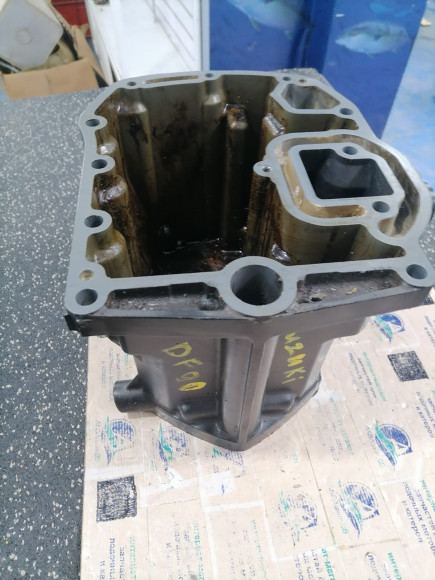 б/у Suzuki DF90-140 поддон масляный 11501-90J00-019 б/у Suzuki DF90-140 поддон масляный 11501-90J00-019