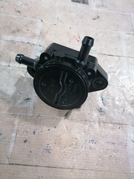 б/у Suzuki DF90-140 топливный насос 15100-90J11-000 б/у Suzuki DF90-140 топливный насос 15100-90J11-000