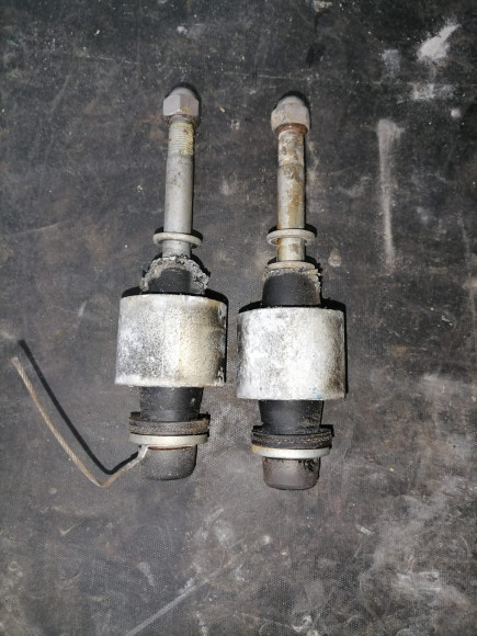 б/у Yamaha 60-70 подушка крепления двигателя нижняя 687-44555-00-94 б/у Yamaha 60-70 подушка крепления двигателя нижняя 687-44555-00-94
