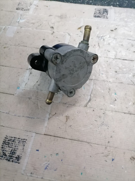 б/у Yamaha F150 топливный насос в сборе 63P-24410-00-00 б/у Yamaha F150 топливный насос в сборе 63P-24410-00-00